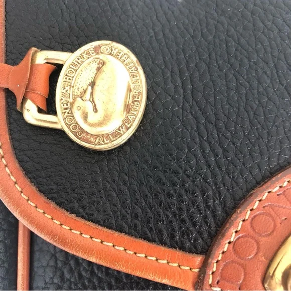 Vtg DOONEY & BOURKE All Weather Black Leather Crossbody Purse - Picture 3 of 15
